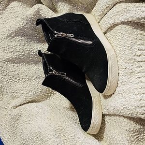 Steve Madden Suede Zip Booties